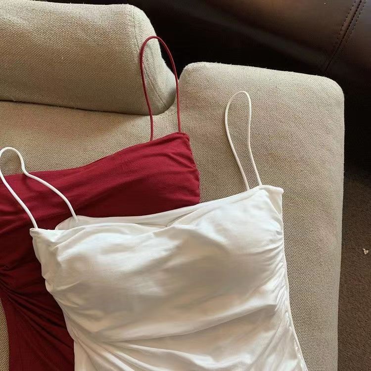 Canotta da donna estiva con spalline sottili, imbottitura sul petto per interno e_voghion.com