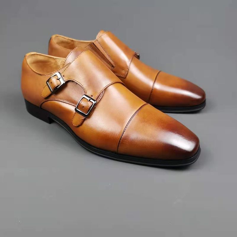 Lässiges Slip-on-Kleid aus Leder mit hartem Boden_voghion.com