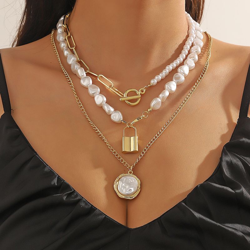 Mehrlagige unregelmäßige Halskette, geformter Barockperlenschmuck mit einem Gefühl von Luxus_voghion.com