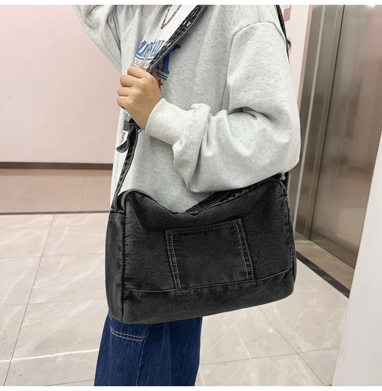 Sac fourre-tout en denim de grande capacité pour étudiants, sac de classe polyvalent et décontracté à une épaule, nouvelle collection printemps/été 2024_voghion.com