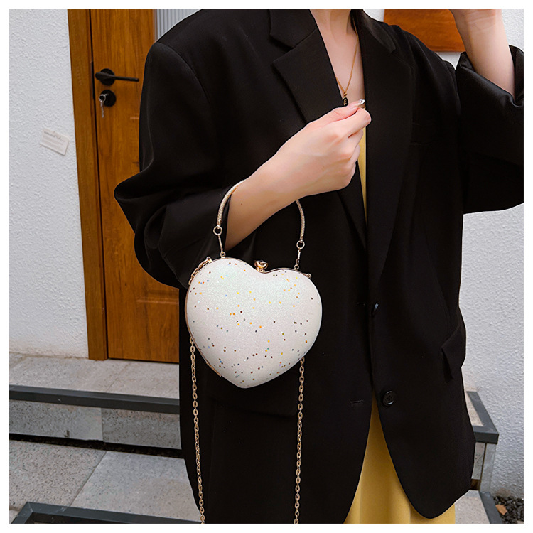 2024 Nuova borsa da donna alla moda e alla moda per la festa serale con tracolla a catena a forma di cuore con tracolla singola_voghion.com