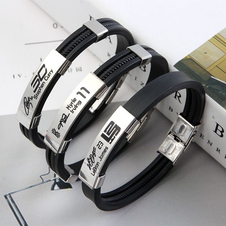 Bracciale in silicone e titanio, personalizzato, con incisione, da uomo_voghion.com