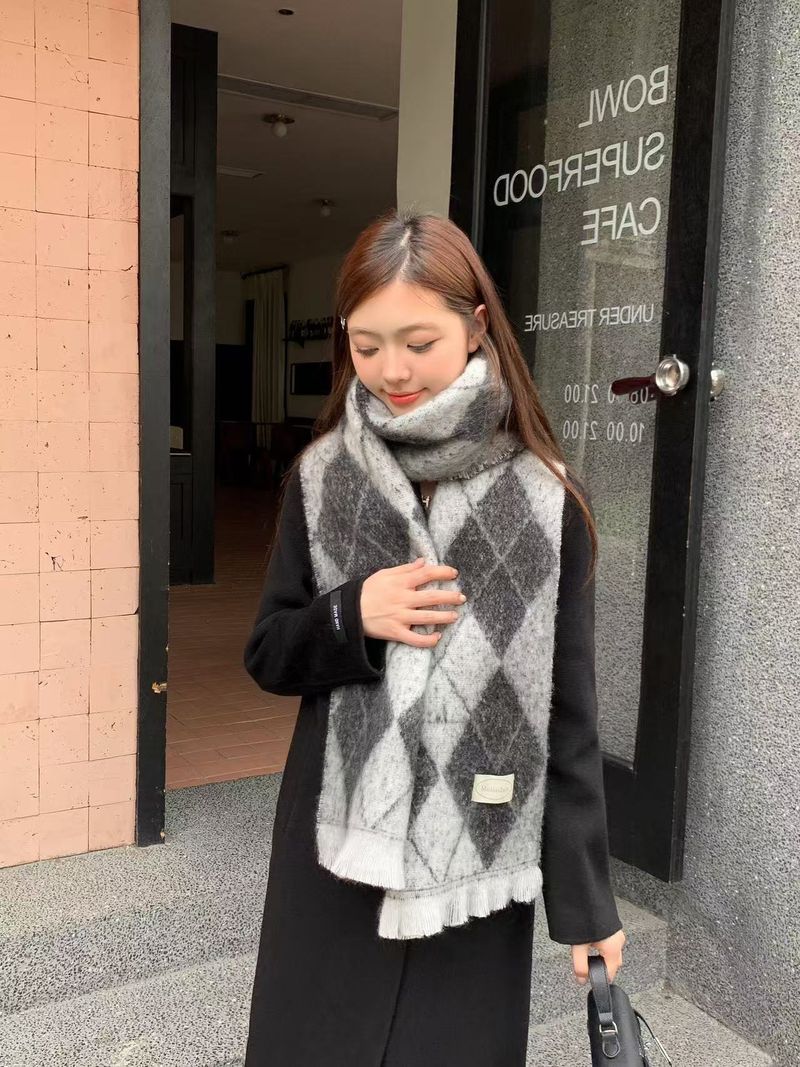 Sciarpa scaldacollo da donna, grigia, calda e confortevole, con frange_voghion.com