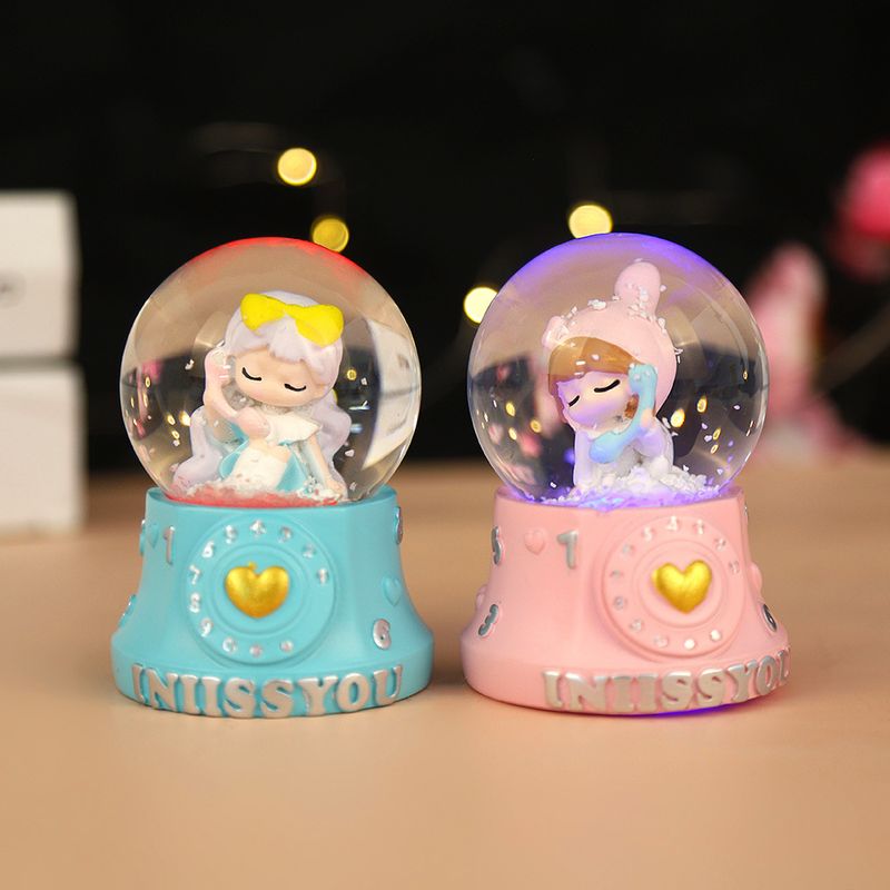 Dziewczyna z kreskówki Luminous Snowflake Crystal Ball Music Box Kreatywna dekoracja domu Mężczyźni i kobiety Prezent urodzinowy Prezent dla studenta_voghion.com