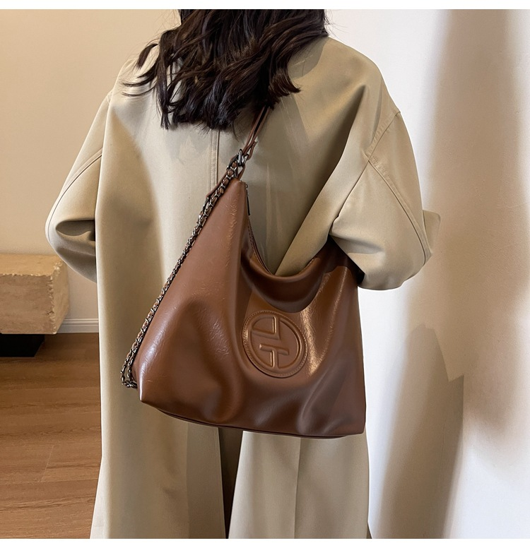 2024 Light Luxury Creative Women's New Cool And Trendy Saddle Bag Fashion Large Capacity Shoulder Bag Solid Color Handbag_voghion.com