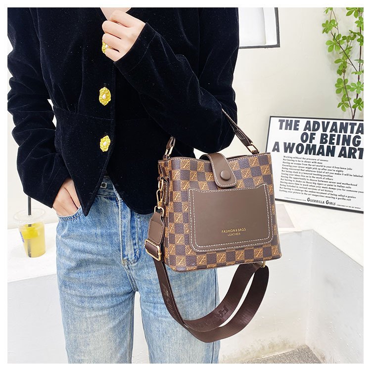 Een niche-designtas voor vrouwen, de nieuwe mode van dit jaar, retro-temperament, veelzijdige brede schouderband, retro-crossbody-emmertas_voghion.com