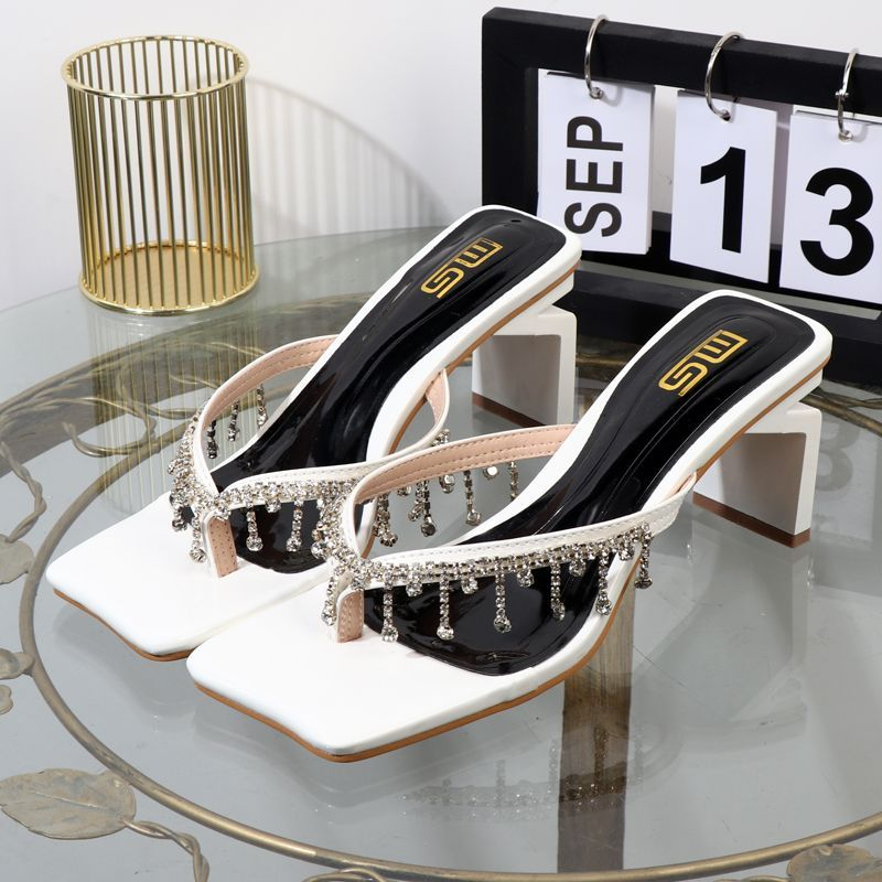 Tongs à chevrons à la mode 2024 avec clips, talons épais, chaînes en strass pour vêtements d'extérieur, pantoufles de mode,_voghion.com
