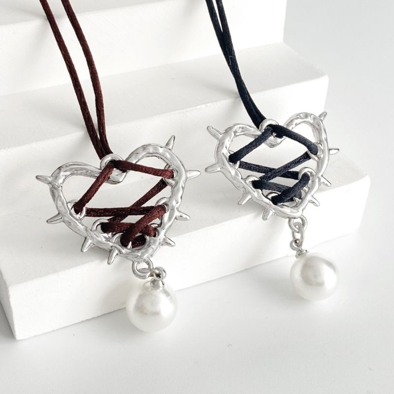 2025 Vrouwen Mode Eenvoudige nagel hartvormige hanger modieuze kraag ketting, ketting, zoete en coole kant hanger, grote sieraden_voghion.com