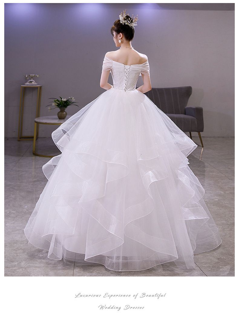 Robe de mariée élégante à épaules dénudées – Robe de bal princesse avec décolleté en cœur, longue traîne et silhouette fluide pour les mariées_voghion.com