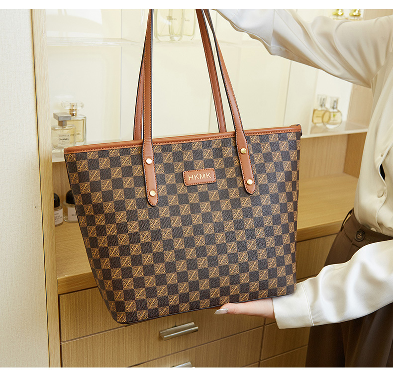 2023 Nieuwe Goede Vrouwen Retro Europese En Amerikaanse Grote Capaciteit Draagtas Dambord Eenvoudige Leisure Commuter Bag Moeder Tas_voghion.com