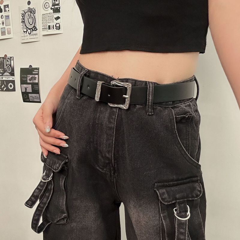 Schwarz-weiße, kontrastfarbene, geschnitzte Kurzschwerter-Relief-Meerjungfrau für Frauen, einzigartiges Design, vielseitiger Nischenmodetrend_voghion.com