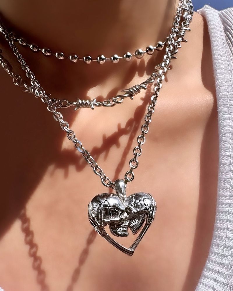Punk Pendant Wholesale Retro Skull Heart Shaped Stacking Necklace Personalized Niche High End Halloween Jewelry_voghion.com