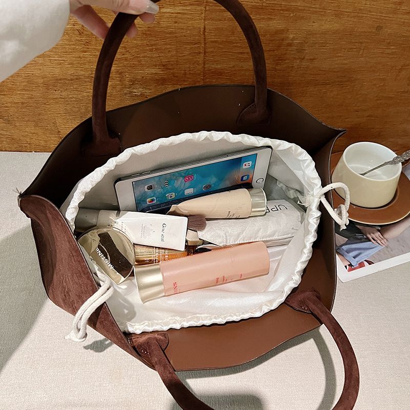 Koreanische Wildleder-Tragetasche mit großer Kapazität, Nische, einfache Handtasche, matte Textur, Mutter-Tochter-Pendlertasche für Damen_voghion.com