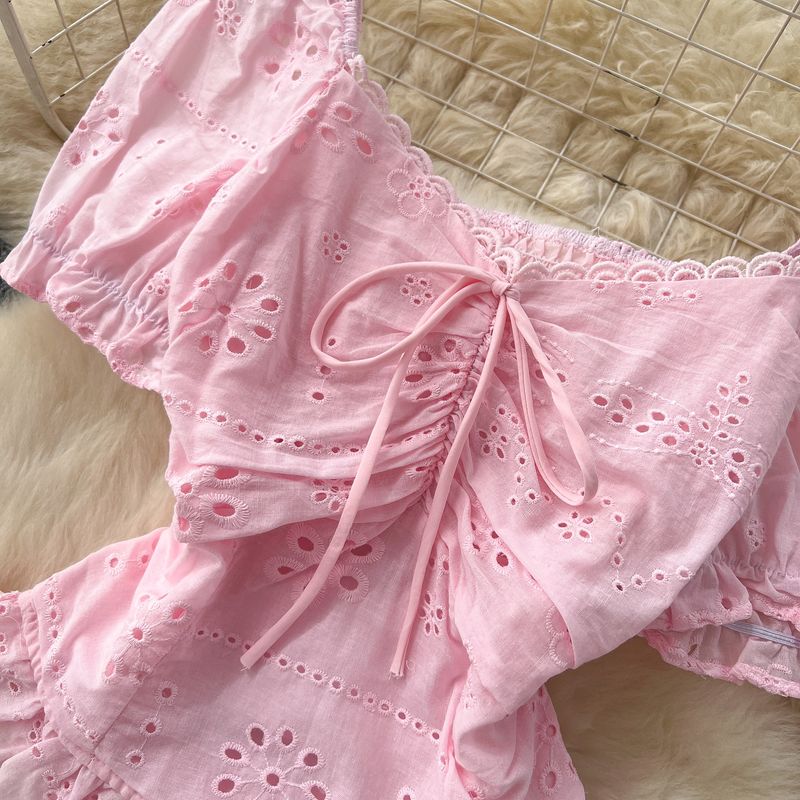 Stile di abbigliamento femminile, completo per donna, camicia con maniche a sbuffo, scollo quadrato in vita, gonna traforata ricamata, stile festivo._voghion.com