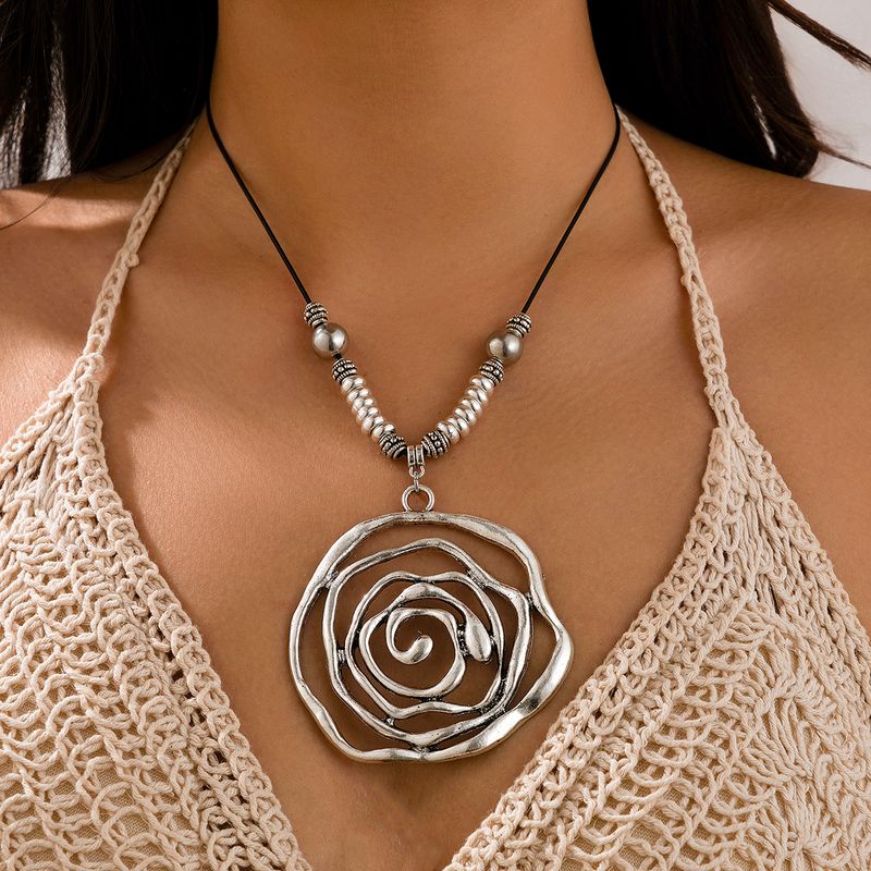 Vendite calde Shixin Retro Grande Filo Circolare Conch Ciondolo Collana Etnica in Pelle con Catena Appesa, Tendenza Decorativa da Donna 2024._voghion.com