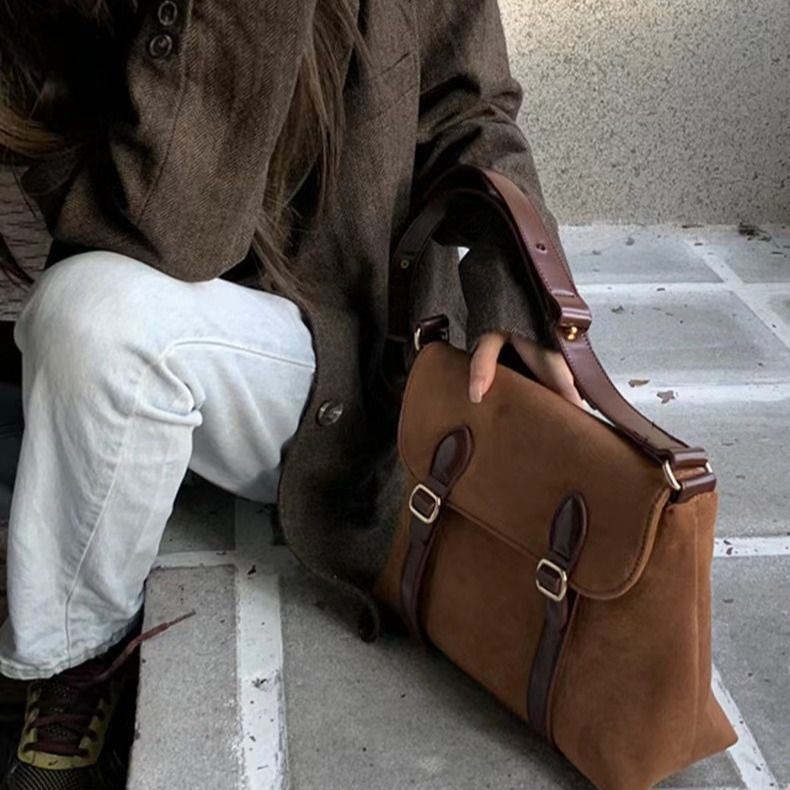 Nuova versione coreana 2025, stile Ins, design di nicchia, borsa a tracolla singola in pelle scamosciata opaca per donna alla moda_voghion.com