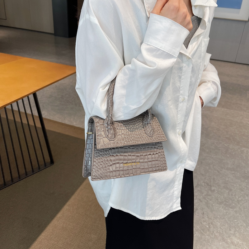 Petit sac carré à motif crocodile transfrontalier pour femme, nouveau sac à bandoulière haut de gamme de style occidental, texture tendance, sac messager, 2023_voghion.com