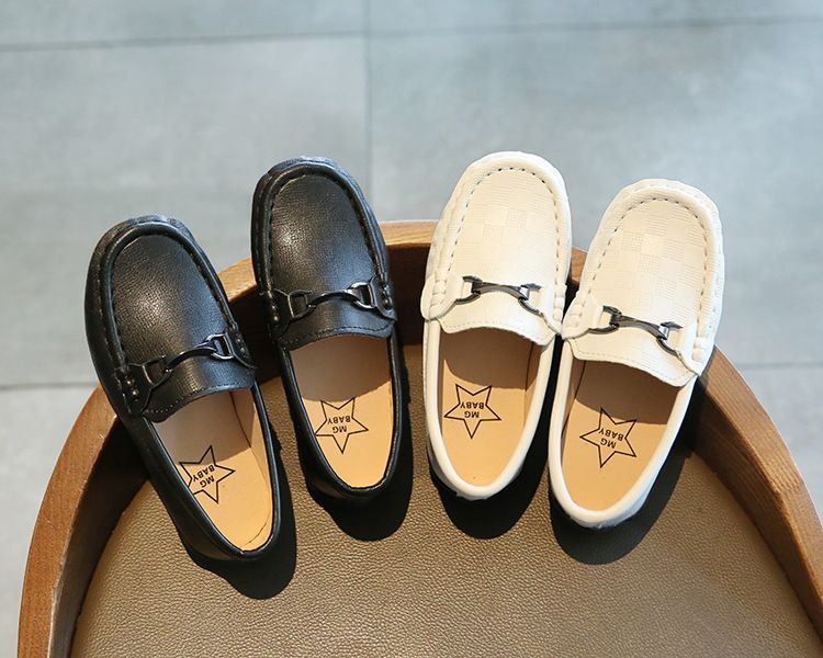 Kinderkleding Jongens en Meisjes Mocassins Zomer Nieuwe Mode Metalen Gesp Schoenen Zachte Bodem Ronde Neus Instappers Sportschoenen Voor Kinderen_voghion.com