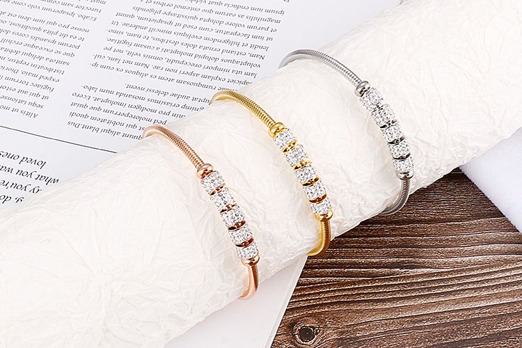 Bracciale da donna elegante in acciaio al titanio con chiusura magnetica, strass e perline portafortuna, braccialetto regolabile alla moda per l'uso quotidiano_voghion.com