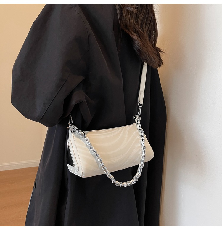 Borsa a tracolla francese transfrontaliera da donna 2023 Inizio autunno Nuova borsa a tracolla per pendolari a catena di fascia alta da donna borsa a tracolla con ondulazione dell'acqua_voghion.com