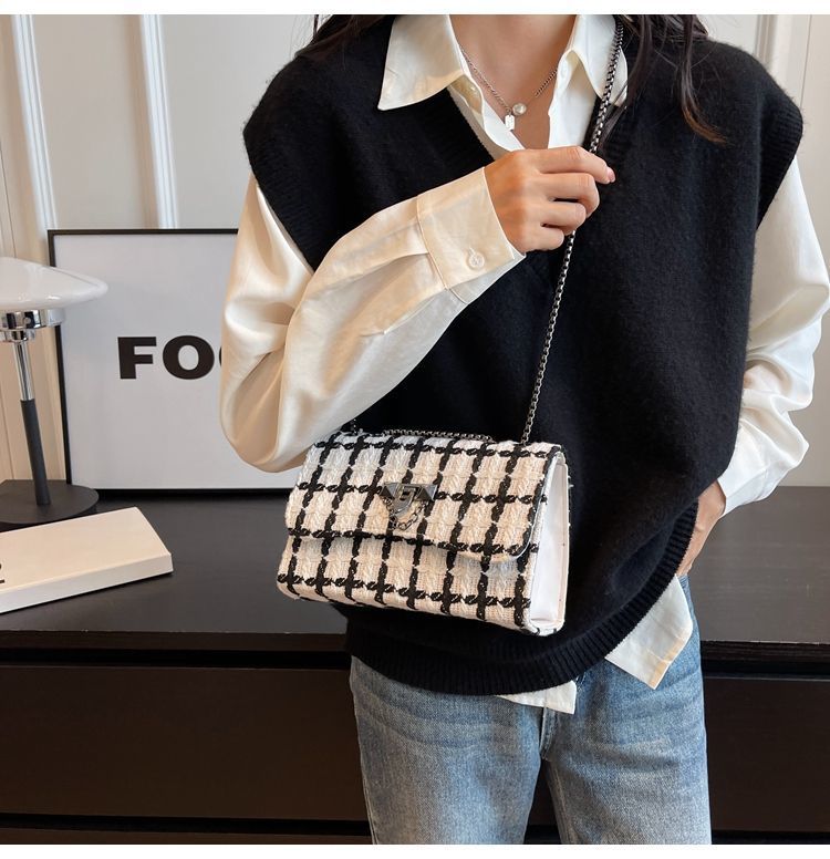 Xiaoxiangfeng Licht Luxus Wolle für Frauen 2023 Neue Trendy Mode Kette Textur Einzelnen Schulter Crossbody Kleine Quadratische_voghion.com