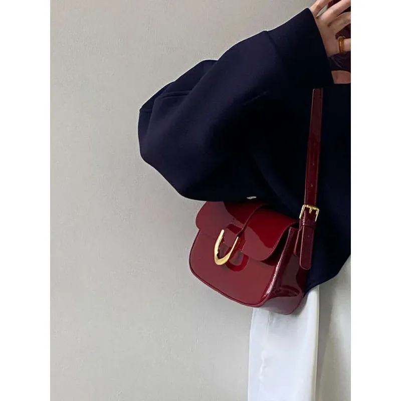 Borsa di alta gamma per donna in bordeaux con morsetto, borsa alla moda, borsa a tracolla sottobraccio, borsa a tracolla_voghion.com