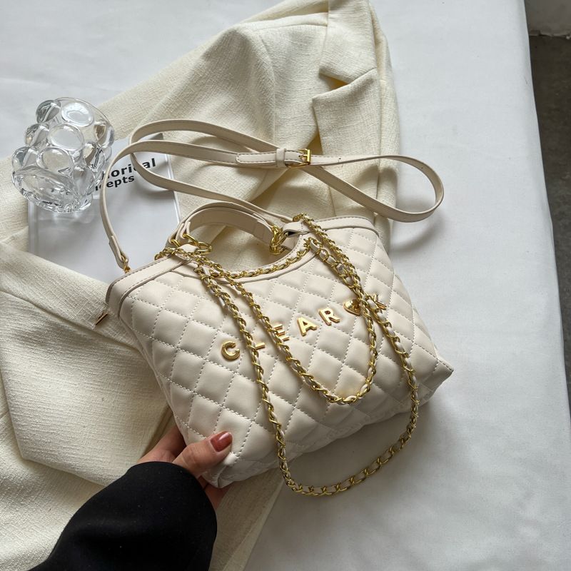 Large Capacity For Women 2023 Spring New Fashion Chain Shoulder Commuter Versatile Ins Handheld Tote Bag_voghion.com
