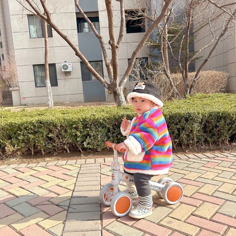 Çocuk Dört Tekerlekli Denge Bisikleti Pedalsız Bebek Scooter Çocuk Scooter 1-2-3 Yaş Bisikleti İki Çift Tekerlek_voghion.com
