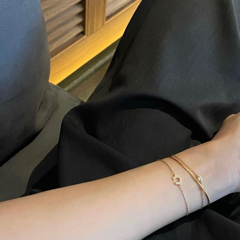 2023 nieuwe eenvoudige nichearmband meisjes temperamentbrief stapelarmband in koude stijl_voghion.com