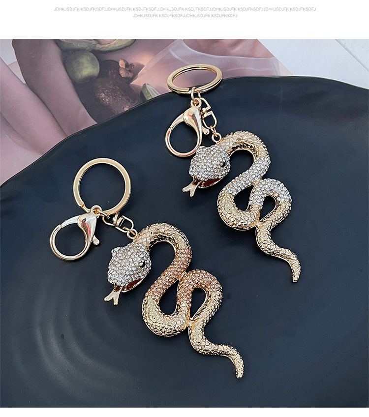 Portachiavi con ciondolo per borsa da donna, accessorio regalo, con auto e serpente tempestata di diamanti, simbolo dei dodici segni zodiacali_voghion.com