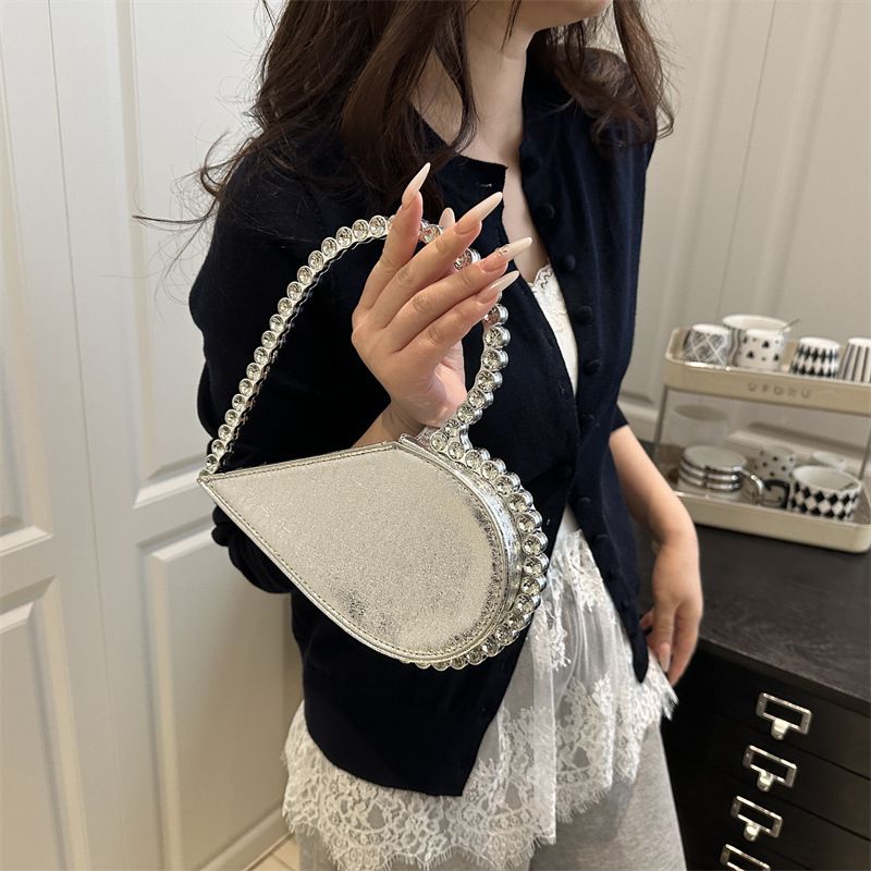 2025 Spring Summer New Heart-Shaped Trendy Heart Bag Casual Fashionable Women's Handbag Clutch_voghion.com