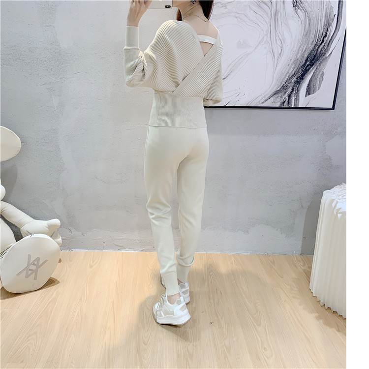 Women's small double V-neck sexy off-the-shoulder short temperament fashion suit knitted two-piece set_voghion.com