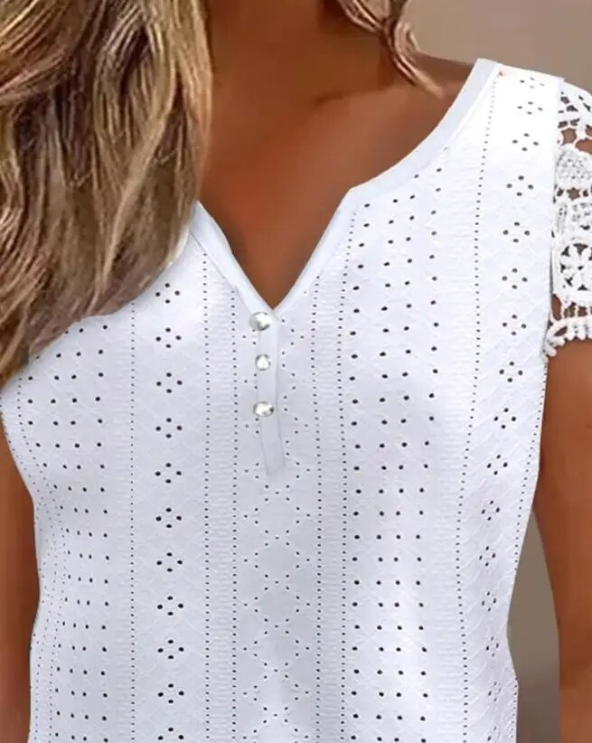 Top para mujer, moda de verano 2023, parche de encaje bordado con ojales, camiseta informal abotonada con cuello en V de manga corta lisa para uso diario Y2K30_voghion.com