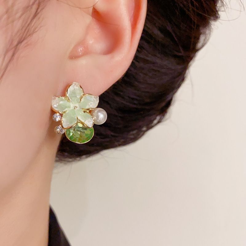Brincos de pérola de cristal de flor de moda frescos e elegantes para mulheres, brincos de agulha de prata leves, luxuosos e versáteis_voghion.com