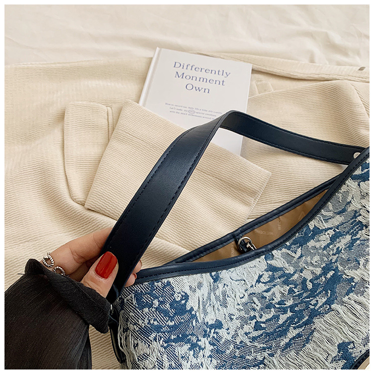 Nuova borsa a tracolla con lettera di fascia alta Borsa tote in tela stile esplosivo transfrontaliero Borsa da donna diagonale di grande capacità borsa sotto le ascelle_voghion.com