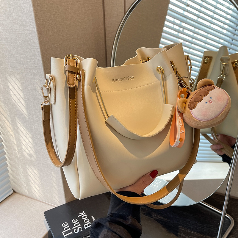 Amy Rabbit 2023 Neue High-End-Texturtasche für Damen, große Kapazität, vielseitige One-Shoulder-Pendlertasche_voghion.com