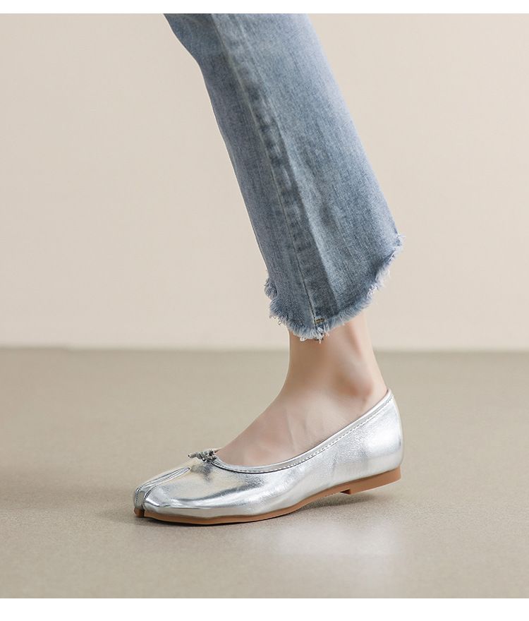 French Mary Jane Shoes Women's One-pedal Pig's Trotters Split-toe Flat-soled Single Shoes Soft-soled Shallow Mouth Large-size Women's Shoes_voghion.com