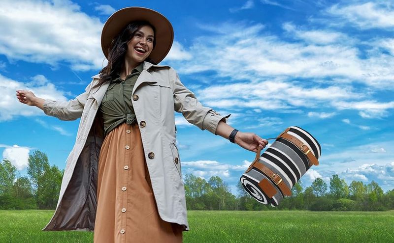 PortableAnd Extra Large Picnic Outdoor Blanket 3-Layer Convenient Mat Handbag Spring Summer Black And White Striped_voghion.com