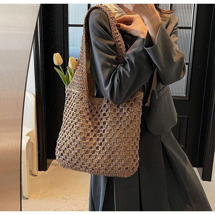 Neue gewebte vielseitige Stroh-Unterarmtasche für Frauen 2025, einzelne Schulter, modische Nischen-Einkaufstasche, Strandtasche_voghion.com