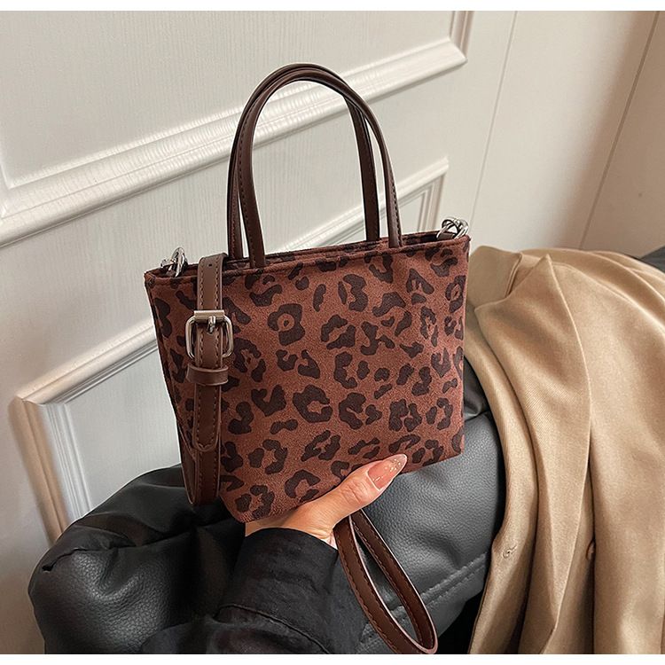 Advanced niche autumn/winter 2024 new trend leopard print crossbody for women, hand-held work bucket bag_voghion.com