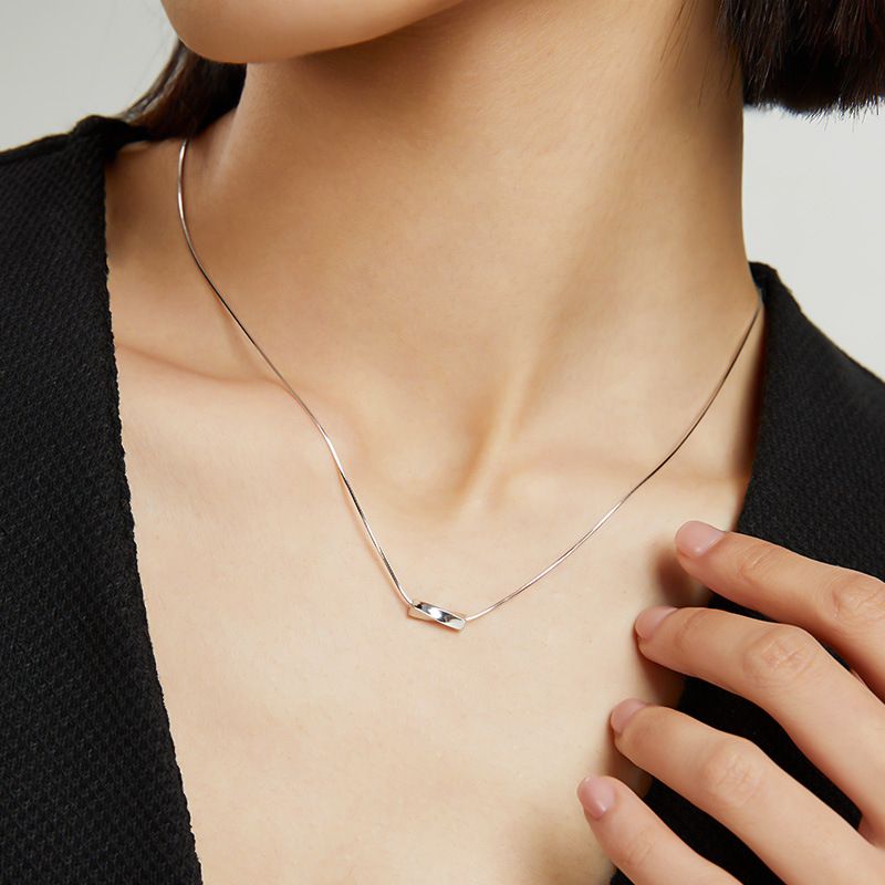Collana in argento sterling da donna con catena a clavicola, catena a forma di serpente, design di nicchia di alta qualità, stile ins, accessori per gioielli eleganti_voghion.com