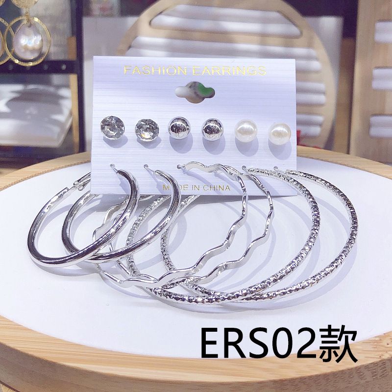 Conjunto de brincos de argola grandes versáteis e exagerados da moda com 6 pares em formato de C e personalidade_voghion.com