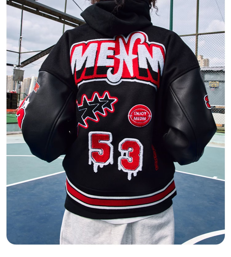 Herrenbekleidung: Vintage-Baseballuniformen für Männer und Frauen, kombiniert mit einem High-Street-Design und einer Nischen-Instagram-Modejacke_voghion.com