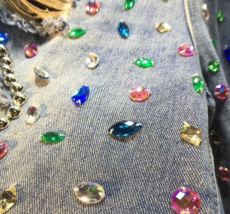 Damen-Jeansshorts im Used-Look mit hoher Taille und Strass-Stickerei – Vintage-Retro-Stil, bequeme Passform mit geradem Bein, lässige Midi-Shorts für den Sommer_voghion.com