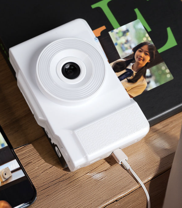 Appareil photo haute résolution avec écran rabattable et fonction de transfert HD_voghion.com