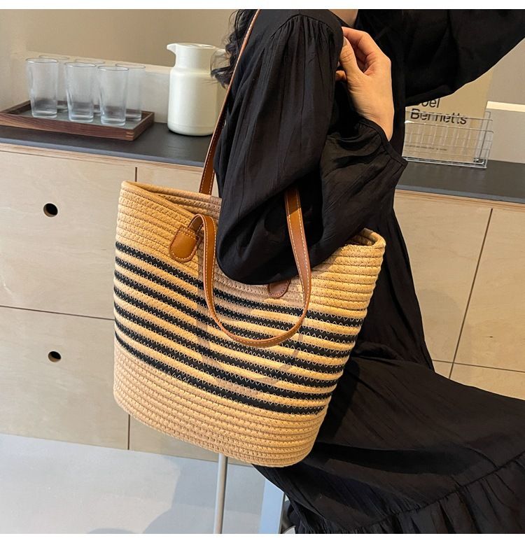Trendy Tek Omuzlu Çim 2024 Yeni Kadın Büyük Kapasiteli Dokuma Tote Tatil Elde Taşınabilir Plaj Çantası_voghion.com