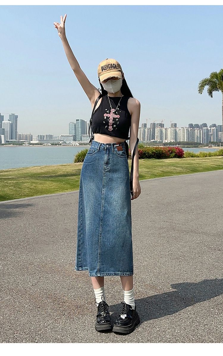 Kadınlar için Instagram modası için deri etiketli nişli yüksek belli tasarımlı bölünmüş yarım vücut denim A kesim kalçalar sarılmış_voghion.com