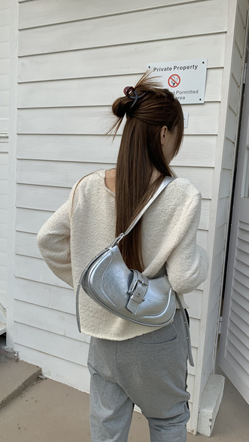 Lo stesso blogger coreano di Instagram per l'estate 2023 da donna nuova borsa sottobraccio per ragazza piccante, borsa a tracolla monospalla di nicchia_voghion.com