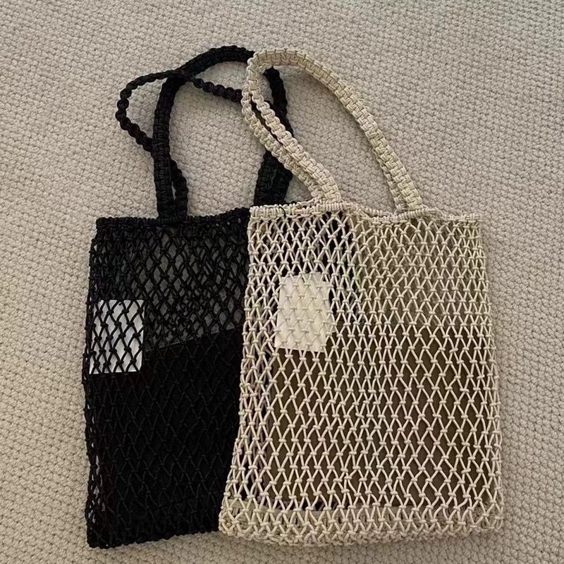 Nuove celebrità della rete primavera ed estate 2025 con la borsa a tracolla in rete intrecciata, versatile e alla moda, con design a scomparsa._voghion.com