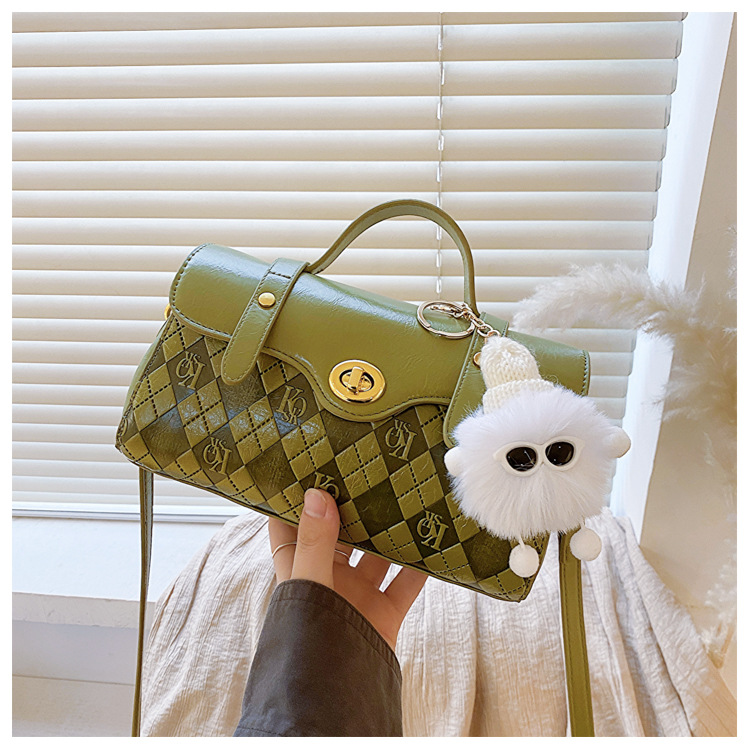 Niche Design Die in diesem Jahr beliebte Unterarmtasche Damen 2023 Sommer Neue tragbare karierte One-Shoulder Messenger kleine quadratische Tasche_voghion.com